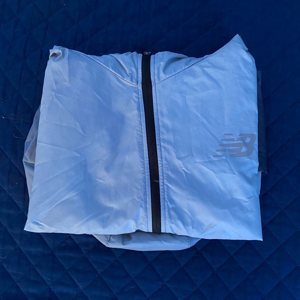 NEW BALANCE WIND BREAKER
